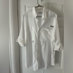 Men’s Columbia PFG- roll up sleeve. Omni shield in color white.